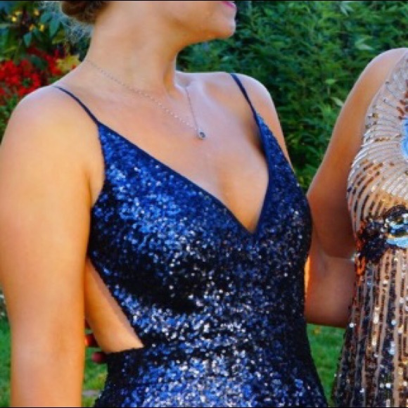 STUNNING Contrarian NYC backless Dress - Picture 5 of 7